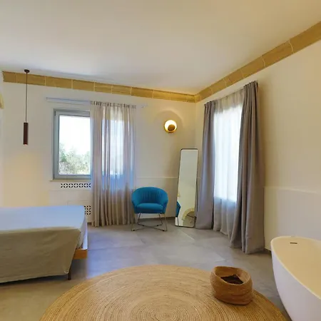 Сasa de vacaciones With Pool Among Olive Trees In Puglia *